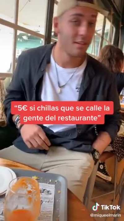 Guy gets 5&euro; to say out loud "shut up" in a restaurant, and it worked jaja