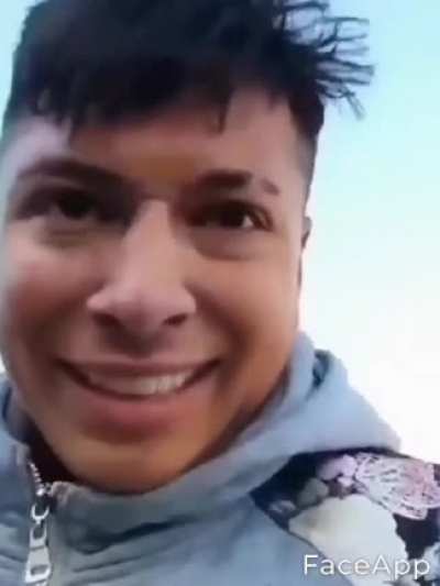 Ahora el faceapp te deja ponerle sonrisas a los videos 😃
