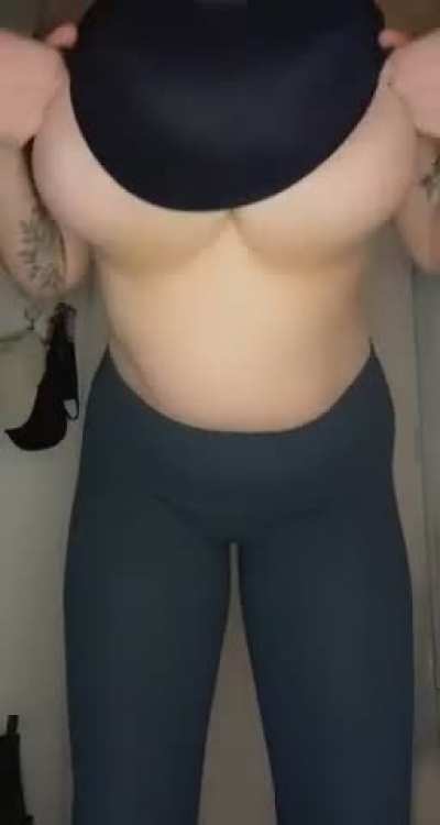 Would you fuck a 5&rsquo;10 girl with big tits? (OC drop)
