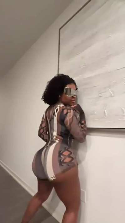 Slow-Mo Ass Shakin