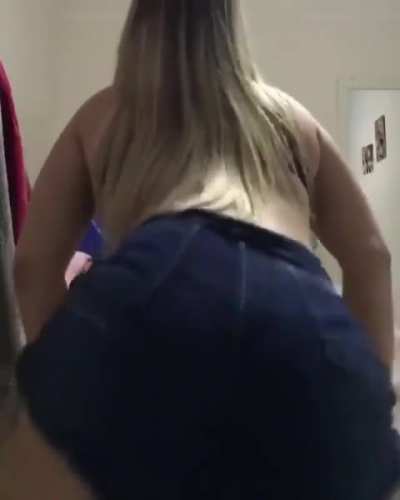 Loirinha dançando