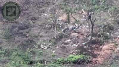 Ukrainan soldier takes down russian at point blank range NSFW