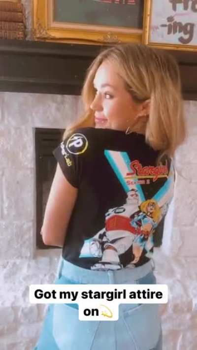 Stargirl attire on