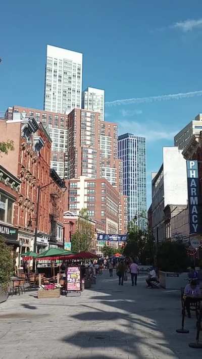 Today was a beautiful summer day in Newark Avenue Pedestrian Plaza☀️🪴
