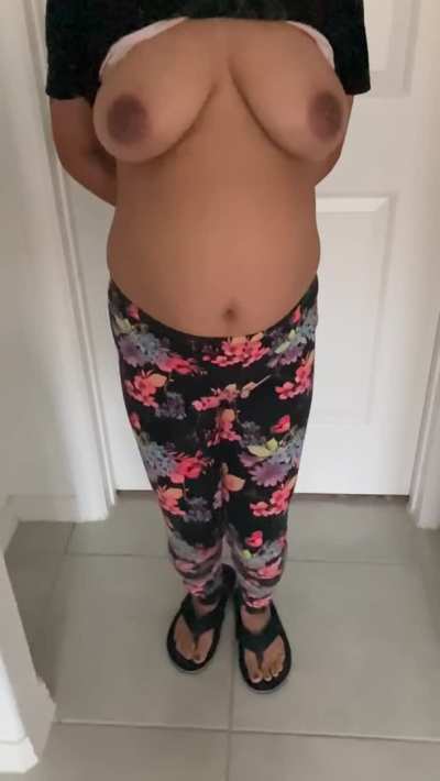 Bouncing Tits. Wife 32