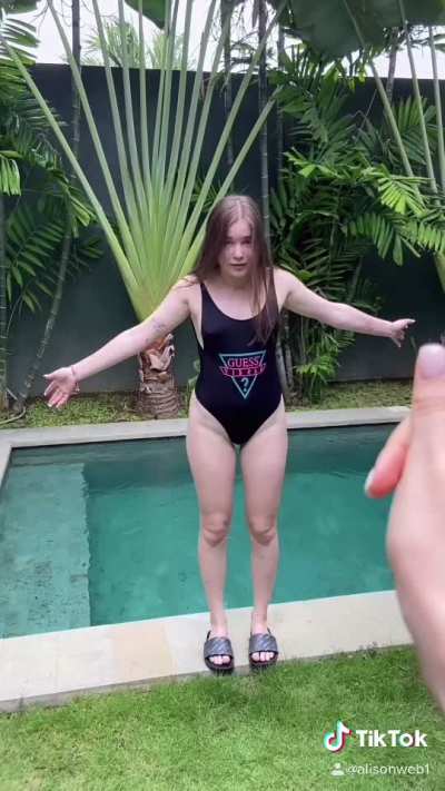 she just threw me into the pool 😅😅😅 how did I prevent her 🤷&zwj;♀️