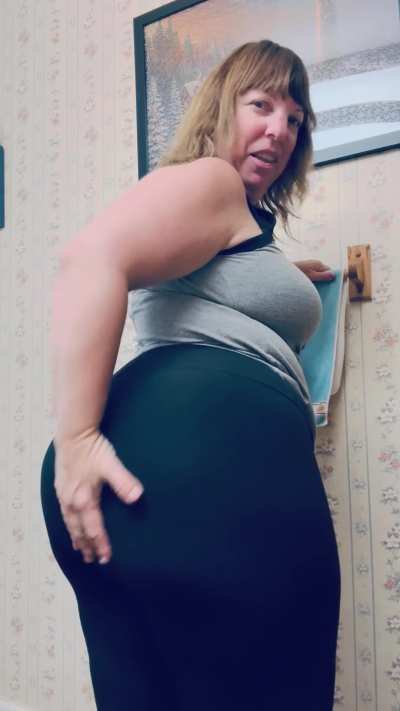 Think you can handle my stinky bubbly period farts? They are the worst!!