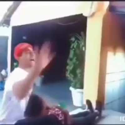 PEGA A &Aacute;GUA LOGO M&Atilde;E