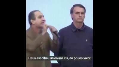Ele n&atilde;o sabia se o malafaia tava o elogiando ou zuando com a cara dele, na d&uacute;vida ele ficou al&iacute;