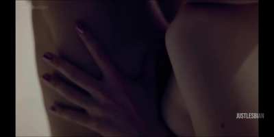 Maeva Marie, Mathilde Roth - Even Closer: Hautnah