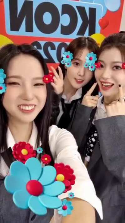[221016] Yujin, Xiaoting &amp;amp; Chaehyun - KCON Japan Twitter update: #KCONJAPAN #KCON2022JAPAN
