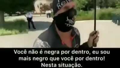 Homem branco do BLM diz que mulher negra n&atilde;o &eacute; t&atilde;o negra quanto ele