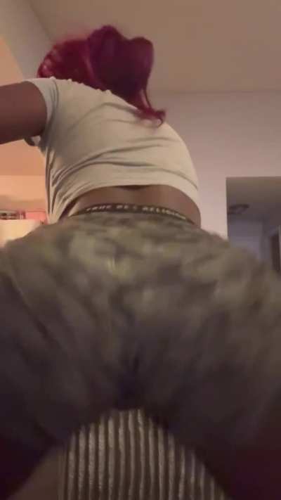 Fat butt😍