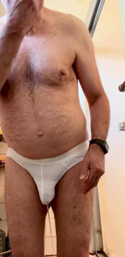 Peeing thru my undies
