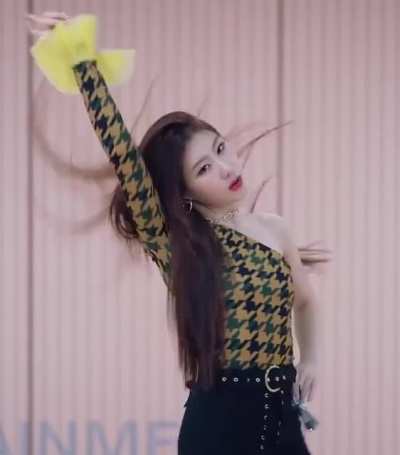200910 Chaeryeong dancing to Yejis part