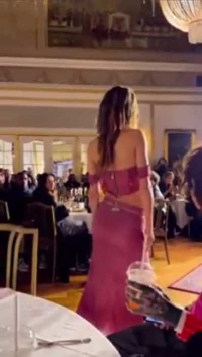that's a really nice dress...