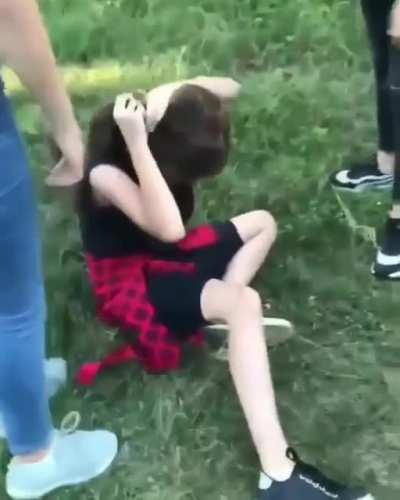 3 on 1. Peep the hair pull&hellip;3 different directions of force. Draw &amp;amp; Quartered her hair. Dayumm.
