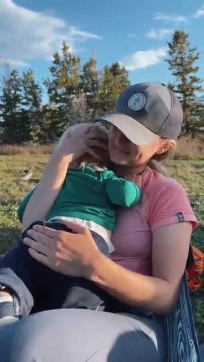 She takes her baby to adventure 😍