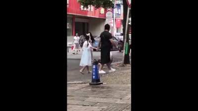 织女：简单暴打个小黄男
