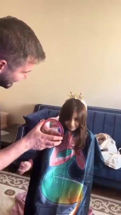 Young girl fighting cancer, who's lost all her hair, is fitted with a new wig&hellip;