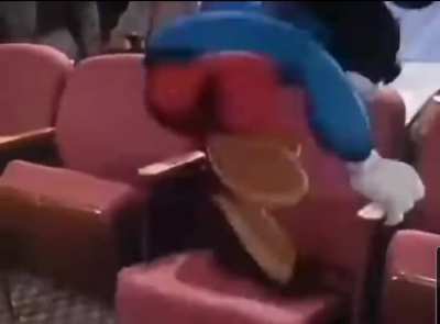 Mickey Mouse screaming in terror is super surreal ngl
