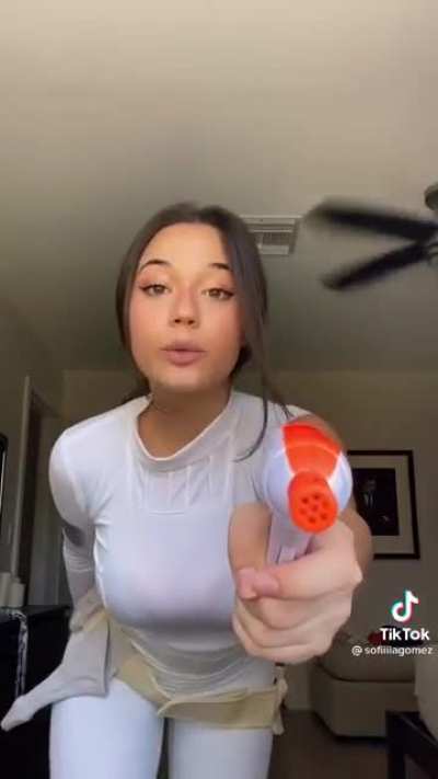 Sofia Gomez as Natalie Portman