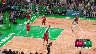 [Highlight] Jaylen Brown skies for the sideline double pump two-handed jam