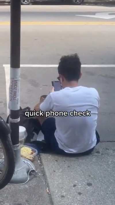Delivery driver steals customer&rsquo;s food with his bare hands
