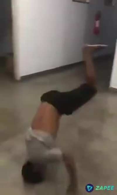 Dan&ccedil;a dos Famosos: The Police Station Edition