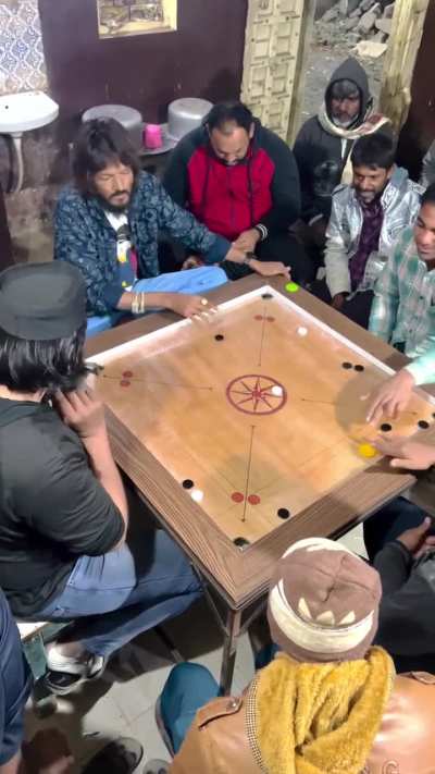 I didn&rsquo;t know this game existed but watching people play Carrom King is kinda mesmerizing