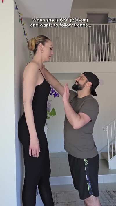 of a 6'9" (2.0574 m) lady, Ekaterina Lisina