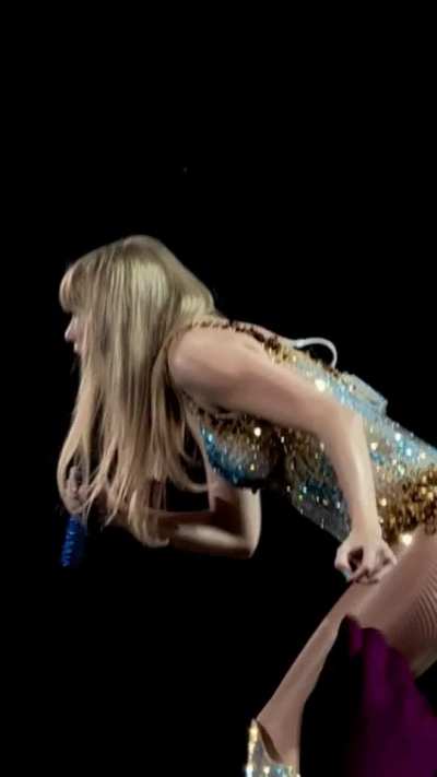 Her signature pose ONCE AGAIN
