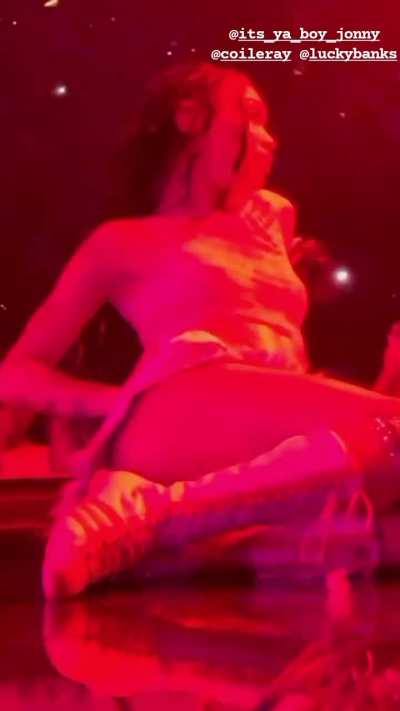 Stage presence is always amazing 😮&zwj;💨