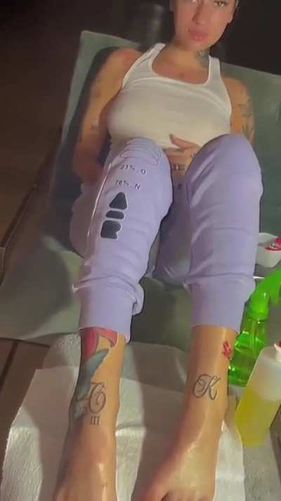 👣