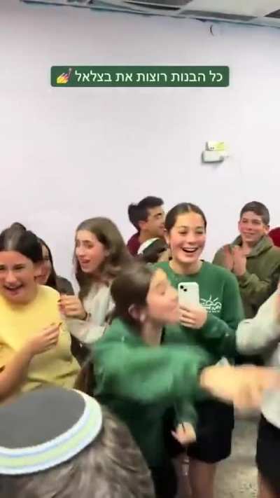 Students react to far-right Israeli settler &amp;amp; Finance Minister Bezalel Smotrich as though he were a celebrity.