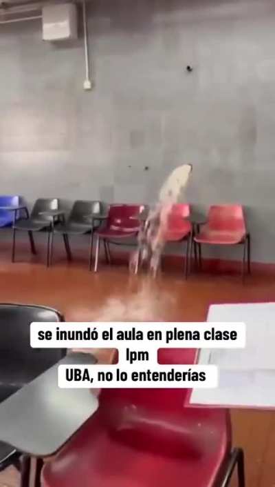 Se inundó aula de la UBA en plena clase
