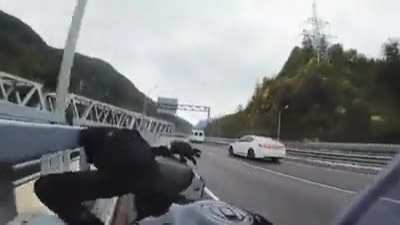 Cursed_waving at traffic