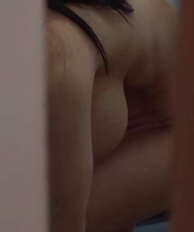 Not peeping, just trying to close the door...for the past 5 minutes... SONE-340