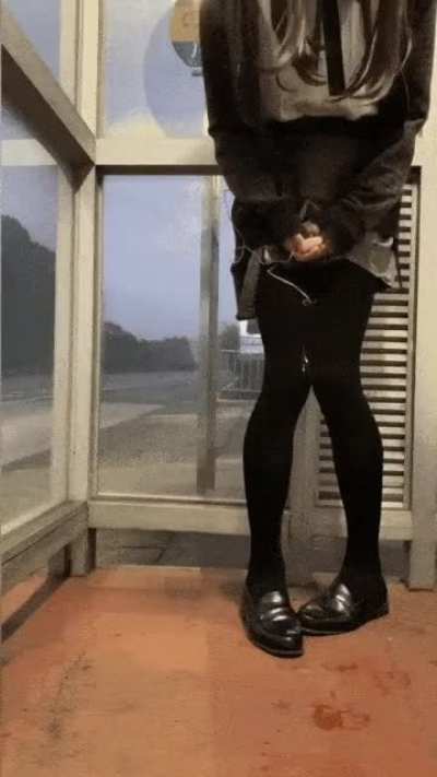 Bus stop slut squirt huge load🚍🛑🍆💦💦😛