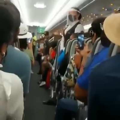 Si, verguiaron a la rata en la combi, pero tambi&eacute;n bajaron un perro culazo de su avi&oacute;n a Canc&uacute;n, no todo es perfecto