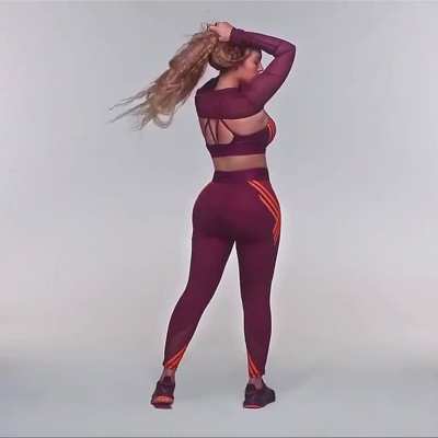 Showing off that ass