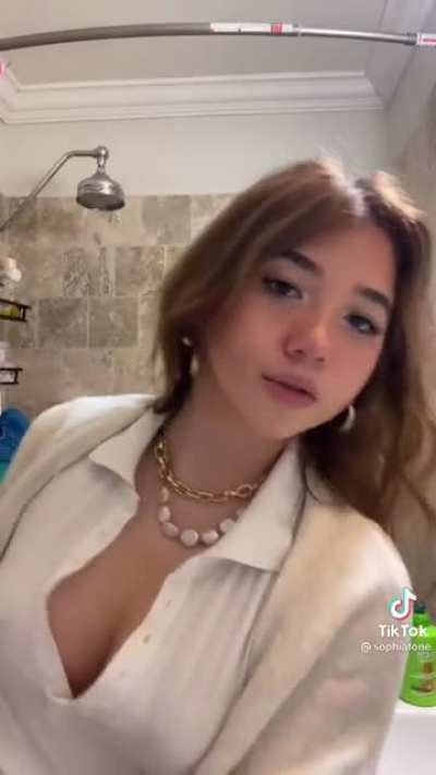 Braless😏