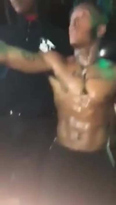 RARE FOOTAGE OF XXXTENTACION AT THE HELPING HAND CONCERT... I&rsquo;m the Indian kid looking up in adoration 😂