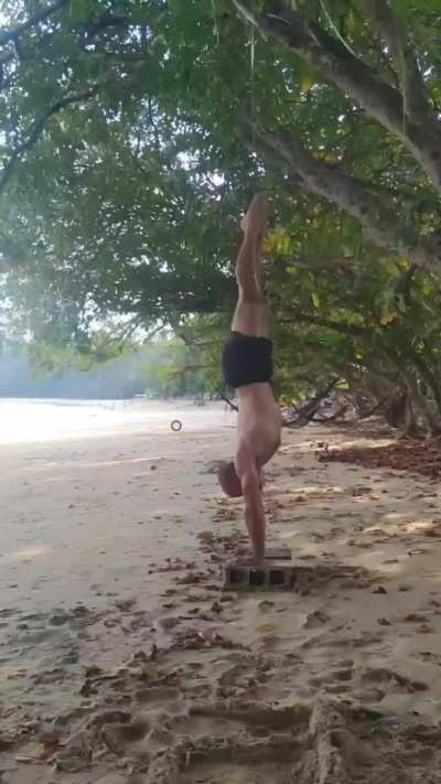 Is this a straight handstand?