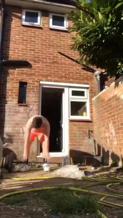 to record oneself while flexing