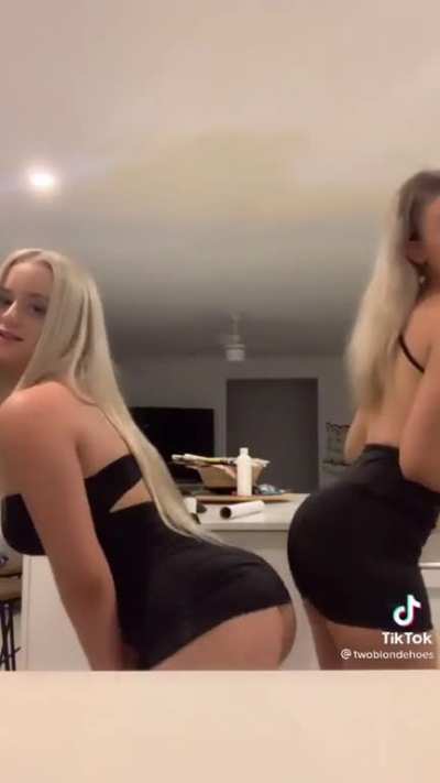 TwoBlondeHoes : Normal Speed