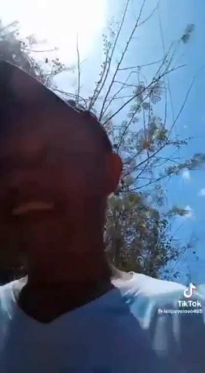 Eleitor demonstrando todo o carinho ao Bolsonaro no dia da eleição