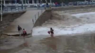 Dancing with the tide