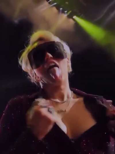 Who doesn't love to jerk off to Miley Cyrus