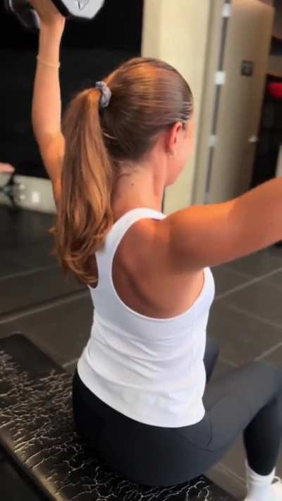 🏋🏻&zwj;♀️